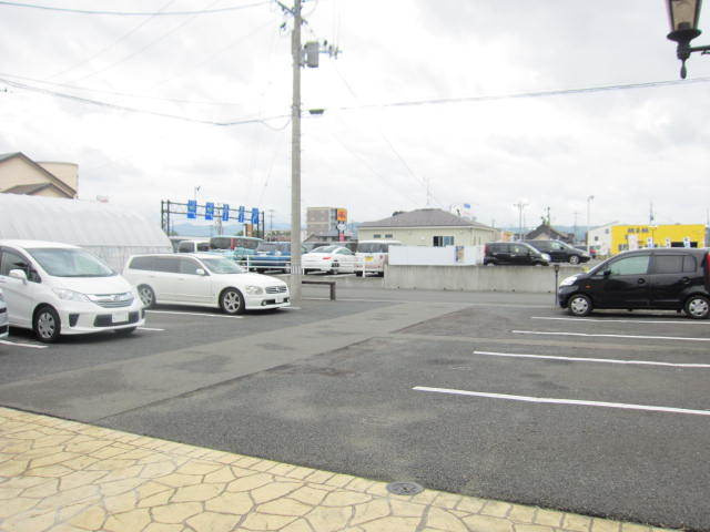 ガーデンプレイスG棟の駐車場