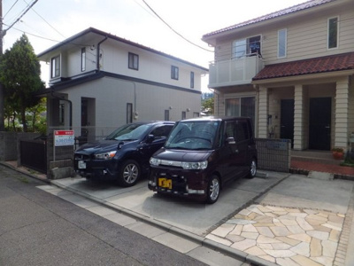 【駐車場】 | パレット新百合ヶ丘四番館 | いつでも目の届く敷地内に駐車場があります♪お車をお持ちのファミリーさんにオススメです☆