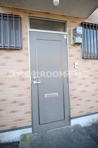 ハイクオリティーハイツの玄関|明るい玄関です