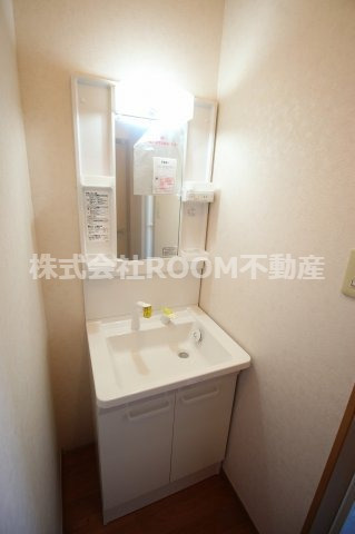 ハイクオリティーハイツの独立洗面台|朝の支度にも助かる、独立の洗髪洗面化粧台