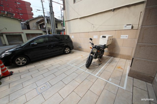 ベルフェリーク天満橋　仲介手数料無料の駐車場