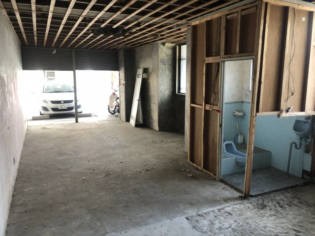 Aスタービル　左の内装