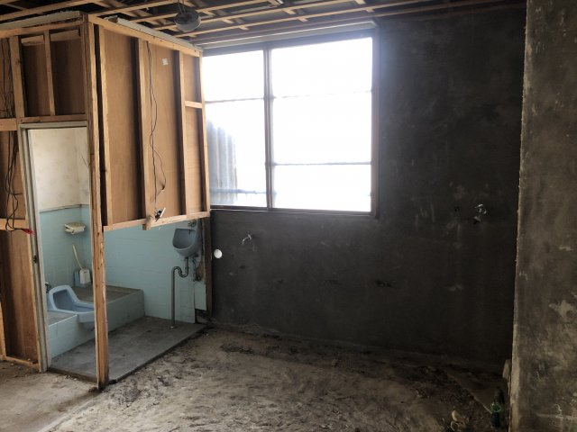 Aスタービル　左の内装