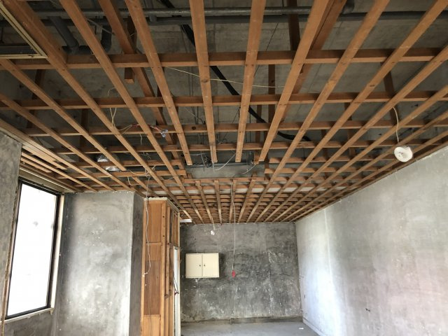 Aスタービル　左の内装