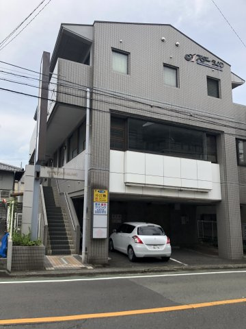 Aスタービル　左の外観