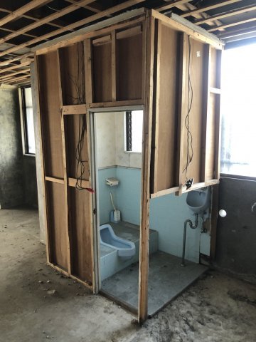 Aスタービル　左のトイレ