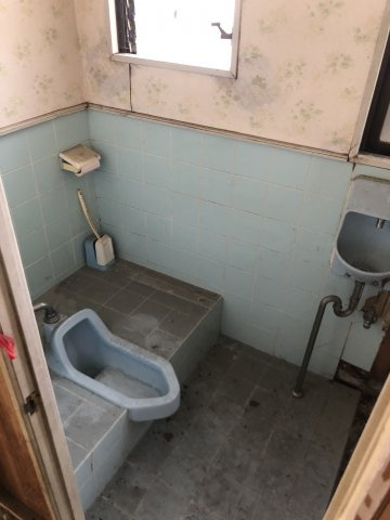 Aスタービル　左のトイレ