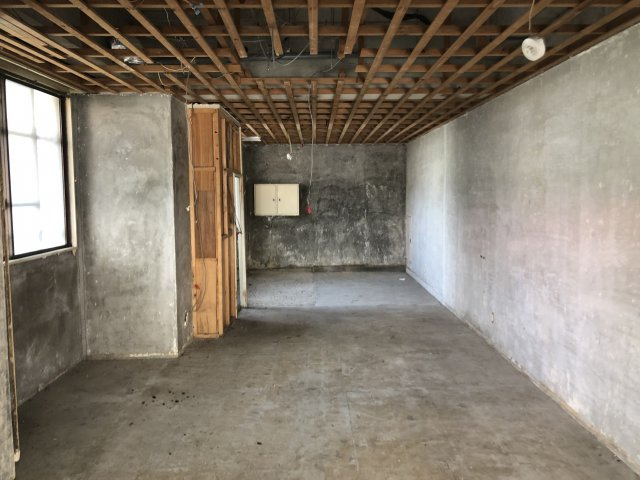 Aスタービル　左の内装