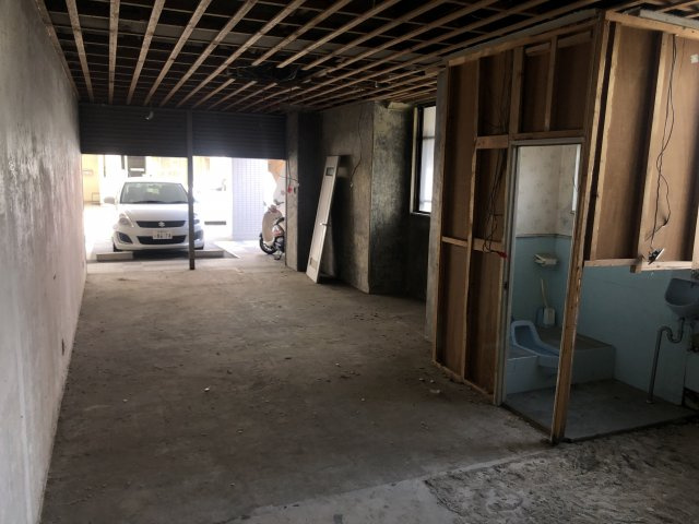 Aスタービル　左の内装