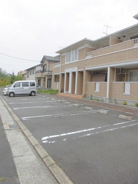 ヴィラ・フィオーレの駐車場