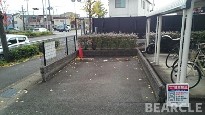 【駐車場】 | グレース離宮 | 駐車場に車を止められます