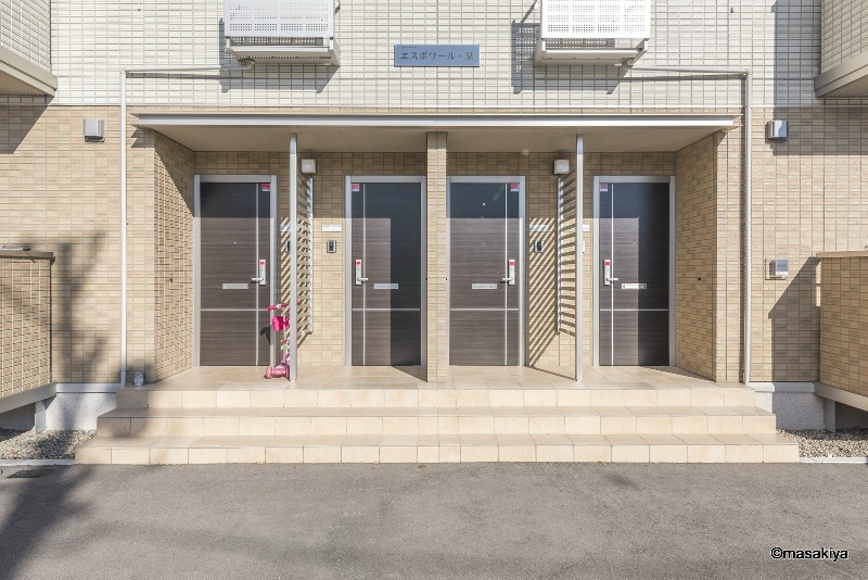 エスポワール・栞のエントランス|玄関