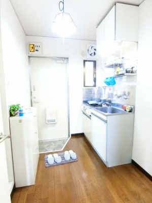 【玄関】 | メゾン ドゥ マローネ | シューズボックス付きで玄関すっきり片付きます！上に写真やかわいい小物を置けるので、玄関を華やかに飾れますね♪