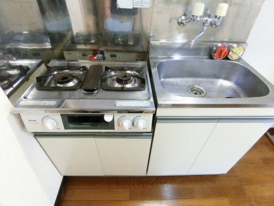 【キッチン】 | メゾン ドゥ マローネ | 換気のできる窓のあるキッチンはガスコンロ設置可能☆場所を取るお鍋やお皿もすっきり収納できます♪