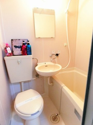 【浴室】 | メゾン ドゥ マローネ | ユニットバスでお掃除らくらく☆浴室内に洗面台・トイレ付きです♪ゆっくりバスタイムでリラックス☆