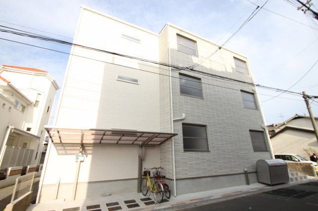 クリエオーレ高井田西の外観