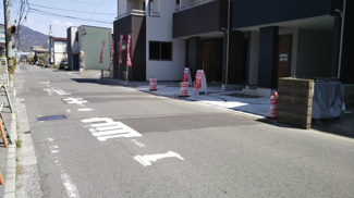 【前面道路含む現地写真】