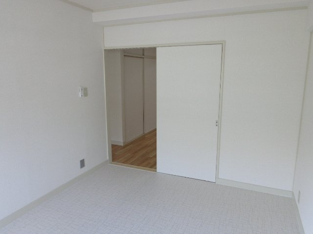 セブンヒルズの洋室