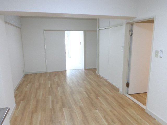 セブンヒルズの居間・リビング