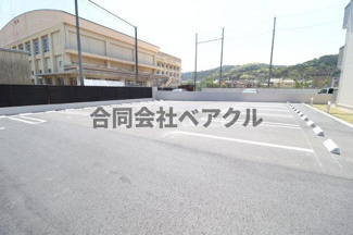 【駐車場】 | グランスタ花山 | 駐車スペースもあります