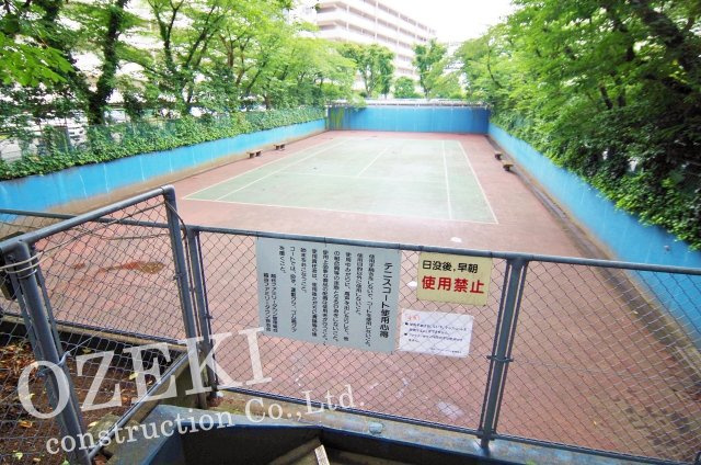 越谷ファミリータウンC棟のその他共用部分|敷地内にはテニスコートがございます♪