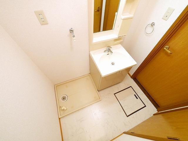 キャッスル　Ｂの洗面所|スペースが確保できる洗面所です