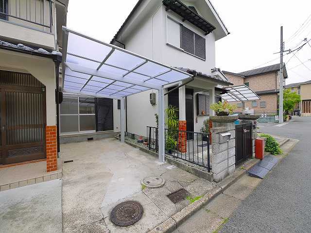 東九条賃貸一戸建の駐車場|駐車場があります