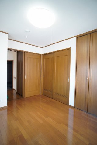 【洋室】 | 新曽貸家(30-4) | 2階　洋室-２