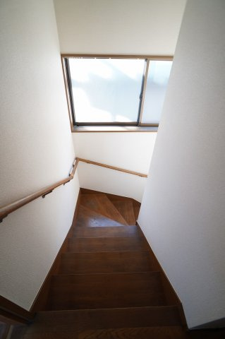 【その他】 | 新曽貸家(30-4) | 階段　２階より写
