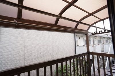 【バルコニー】 | 新曽貸家(30-4) | 屋根付きのバルコニー