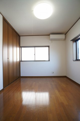 【内装】 | 新曽貸家(30-4) | ２階　洋室　２階のエアコン１基は残地になります。