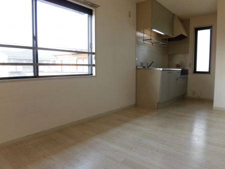 ミーツハオスＫ（ケイ）【キャッシュバック対象物件】の居間・リビング|こちらのリビングで趣味の時間をお楽しみください