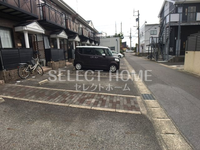 【駐車場】 | ファミール松花Ａ | 駐車場があるので、車を買う予定の方も安心です