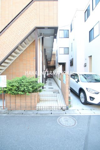 ローズアパートＲ１５のエントランス