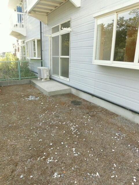 ホワイトルーム飯村 Aの庭