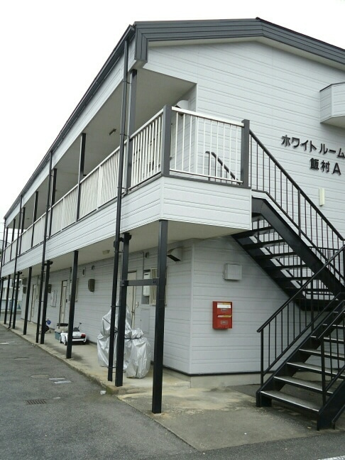 ホワイトルーム飯村 Aのエントランス