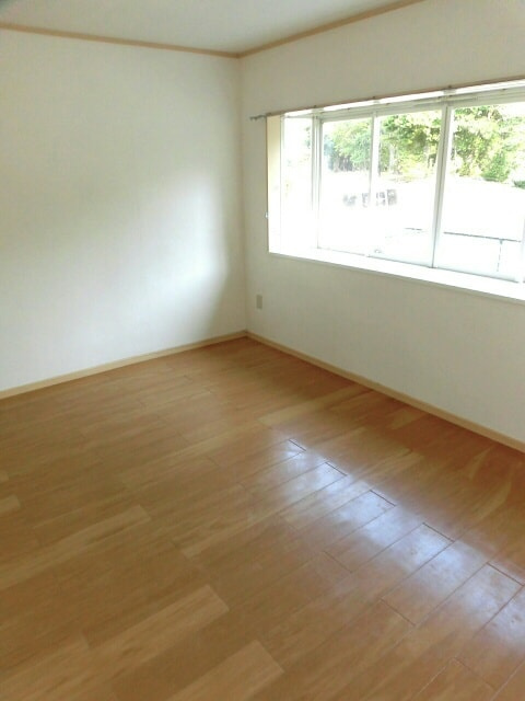 ホワイトルーム飯村 Aの玄関