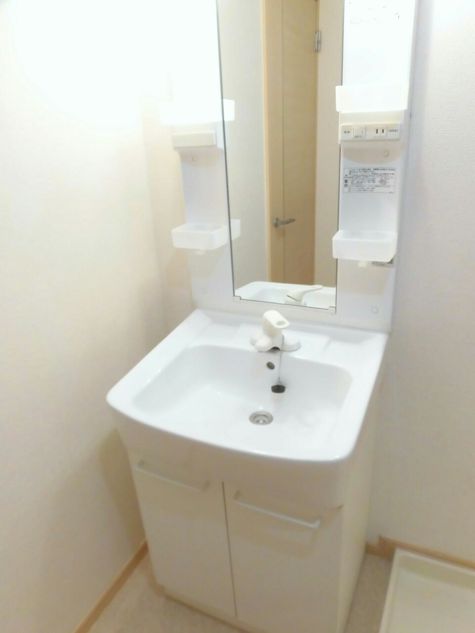 ホワイトルーム飯村 Aの独立洗面台