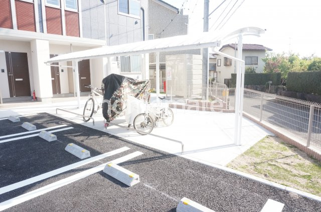 合志市須屋のアパートの駐車場
