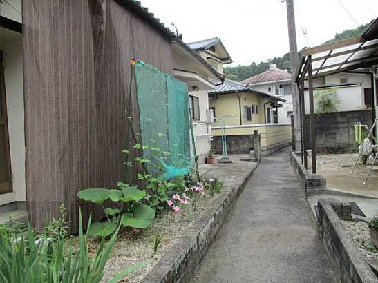 【前面道路含む現地写真】