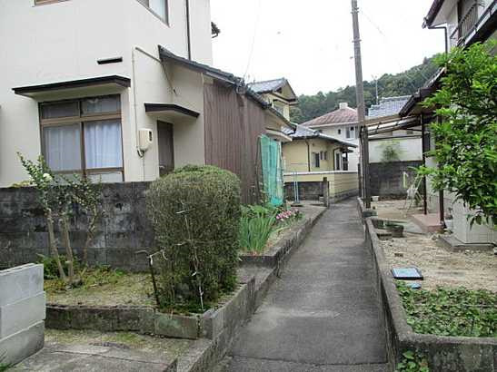 【前面道路含む現地写真】