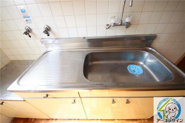 晴水ビルのキッチン|コンパクトなキッチンで掃除もラクラク