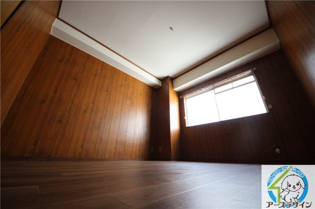 晴水ビルの洋室|明るい洋室です