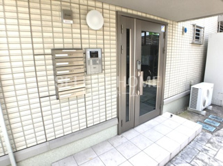 【エントランス】 | 落ち着いたエントランスです