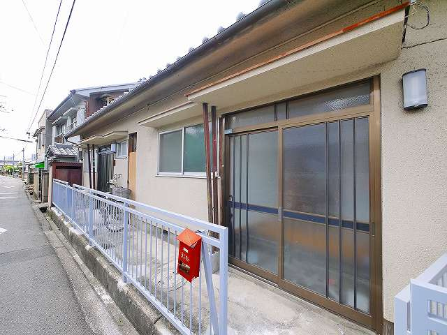 熊木明子貸家のその他共用部分|レトロな外観です。