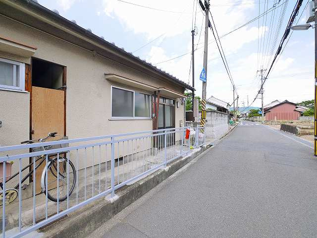 熊木明子貸家のその他共用部分|レトロな外観です。
