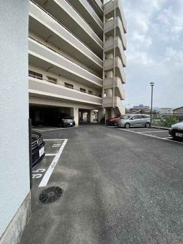 アンピール大野城の駐車場