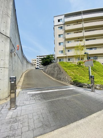 JQ高宮多賀の杜の駐車場