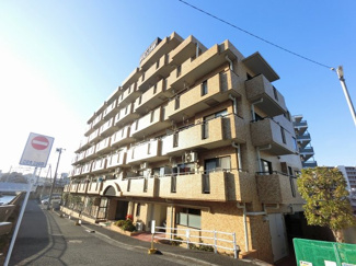 【外観】 | 総戸数５０戸、昭和６３年２月築、管理人は日勤勤務につき管理体制良好です♪