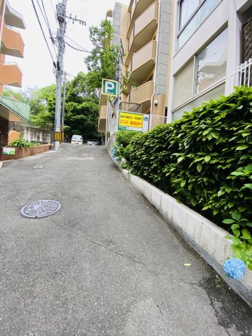 マンション西公園の外観
